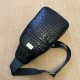 Replica Perfetta Borsa a tracolla imbracatura da uomo Bottega Veneta nera