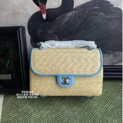 Replica Perfetta Borsa a tracolla classica Chanel 26C AS6017 rafia blu