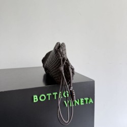 Replica di alta qualità Pochette Bottega Veneta Onda con motivo a conchiglia Replica di lusso Pochette Bottega Veneta Onda con motivo a conchiglia Imitazione Falso