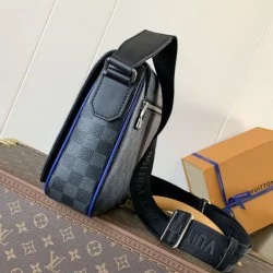 Replica di lusso Borsa a tracolla LV District PM chip a codice variabile M00085 Imitazione Falso