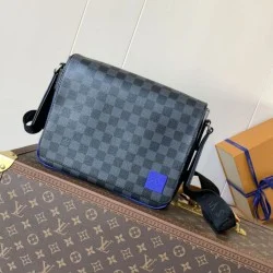 Replica di lusso Borsa a tracolla LV District PM chip a codice variabile M00085 Imitazione Falso
