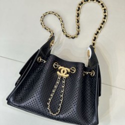 Replica di alta qualità Borsa Chanel piccola 25 AS5631 Hobo con design traforato nera Replica di lusso Borsa Chanel piccola 25 AS5631 Hobo con design traforato nera Imitazione Falso