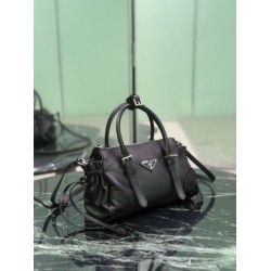Replica identica Borsa a tracolla Prada Mini Bonnie 1BA499 nera Replica fedele Borsa a tracolla Prada Mini Bonnie 1BA499 nera Imitazione Fake