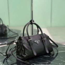 Replica identica Borsa a tracolla Prada Mini Bonnie 1BA499 nera Replica fedele Borsa a tracolla Prada Mini Bonnie 1BA499 nera Imitazione Fake