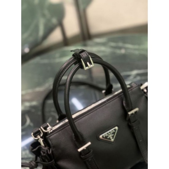 Replica identica Borsa a tracolla Prada Mini Bonnie 1BA499 nera Replica fedele Borsa a tracolla Prada Mini Bonnie 1BA499 nera Imitazione Fake