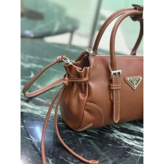 Replica identica Borsa a tracolla Prada Mini Bonnie 1BA499 marrone Replica fedele Borsa a tracolla Prada Mini Bonnie 1BA499 marrone Imitazione Fake