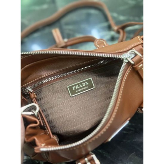 Replica identica Borsa a tracolla Prada Mini Bonnie 1BA499 marrone Replica fedele Borsa a tracolla Prada Mini Bonnie 1BA499 marrone Imitazione Fake