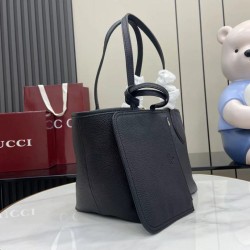 Replica identica Borsa tote reversibile Gucci 839124 Totissima nera/marrone Replica fedele Borsa tote reversibile Gucci 839124 Totissima nera/marrone Imitazione Fake