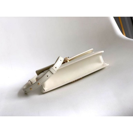 Replica fedele Pochette con catena Bvlgari Serpenti Forever 20cm Versione Chip bianco Imitazione Fake