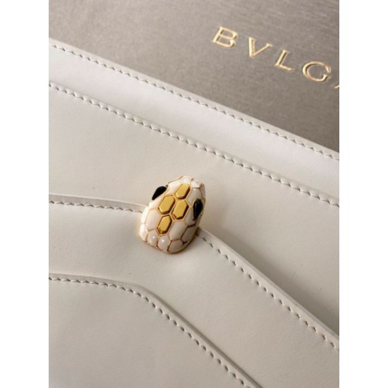 Replica fedele Pochette con catena Bvlgari Serpenti Forever 20cm Versione Chip bianco Imitazione Fake