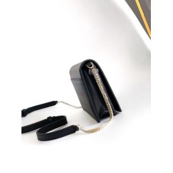 Replica fedele Portafoglio con catena Infinitum con logo Bvlgari Versione Chip nero Imitazione Fake