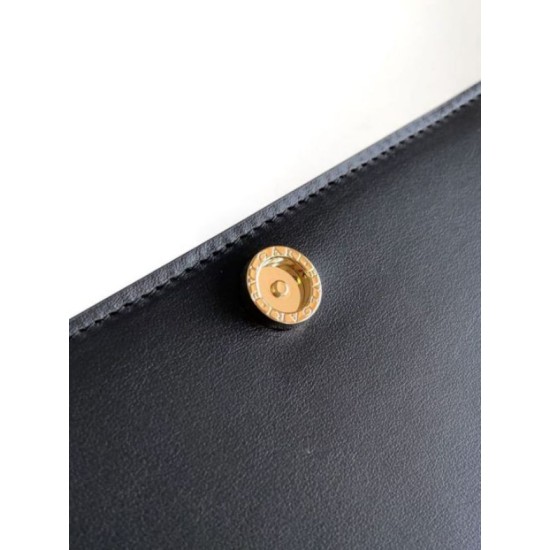 Replica fedele Portafoglio con catena Infinitum con logo Bvlgari Versione Chip nero Imitazione Fake