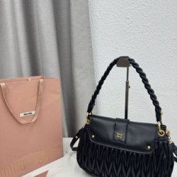 Replica fedele Borsa a mano trapuntata Miu Miu 5BC213 nera Imitazione Fake