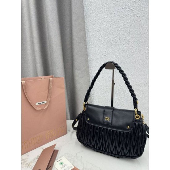 Replica fedele Borsa a mano trapuntata Miu Miu 5BC213 nera Imitazione Fake