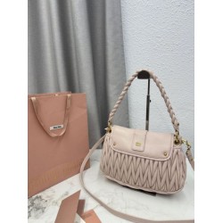 Replica fedele Borsa a mano trapuntata Miu Miu 5BC213 Rosa Imitazione Fake