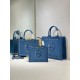 Replica fedele Borsa shopping Dior Book Tote Blu Wave con tracolla Imitazione Fake