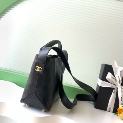 Replica di alta qualità Borsa a mano Chanel 26S AS6268 scamosciata con tracolla larga Nero Replica perfetta Borsa a mano Chanel 26S AS6268 scamosciata con tracolla larga Nero Imitazione Fake