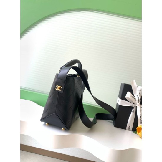 Replica perfetta Borsa a mano Chanel 26S AS6268  scamosciata con tracolla larga Nero Imitazione Fake