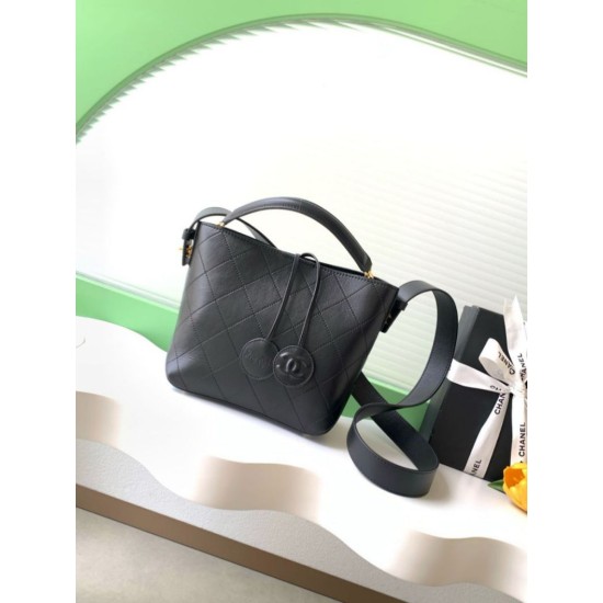 Replica perfetta Borsa a mano Chanel 26S AS6268  scamosciata con tracolla larga Nero Imitazione Fake
