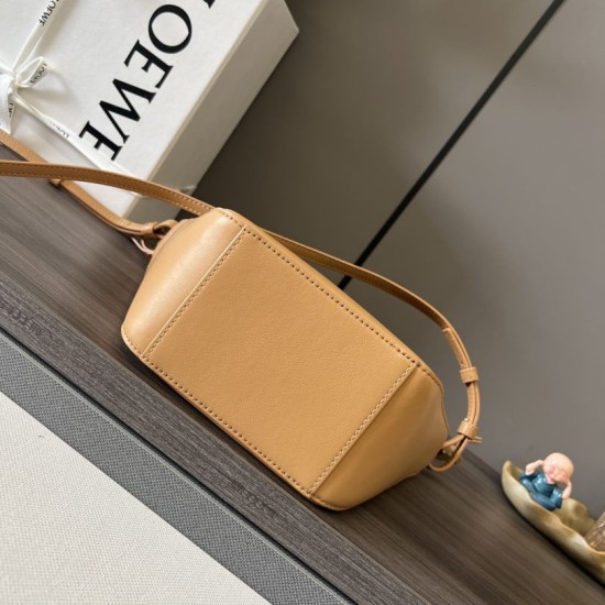 Replica di alta qualità Borsa a tracolla Loewe Hammock Hobo classica Marrone Replica perfetta Borsa a tracolla Loewe Hammock Hobo classica Marrone Imitazione Fake