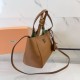 Replica di alta qualità Borsa Tote Miu Miu hammered marrone Replica perfetta Borsa Tote Miu Miu hammered marrone Imitazione Fake