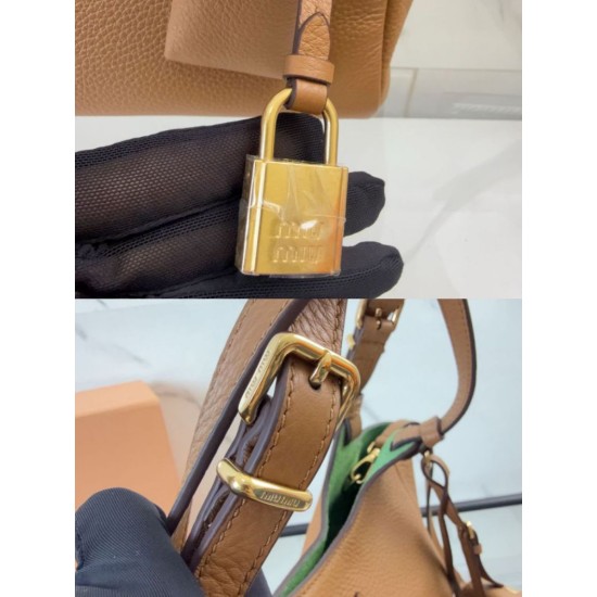 Replica di alta qualità Borsa Tote Miu Miu hammered marrone Replica perfetta Borsa Tote Miu Miu hammered marrone Imitazione Fake