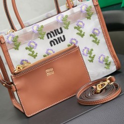 Replica di alta qualità Borsa tote rete ricamata Miu Miu 5BA310 19cm Replica perfetta Borsa tote rete ricamata Miu Miu 5BA310 19cm Imitazione Fake
