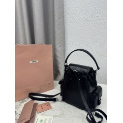 Replica di lusso Zaino Miu Miu 26s pelle cerata 5bc043 22cm nero Replica perfetta Zaino Miu Miu 26s pelle cerata 5bc043 22cm nero Imitazione Falsa