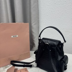 Replica di lusso Zaino Miu Miu 26s pelle cerata 5bc043 22cm nero Replica perfetta Zaino Miu Miu 26s pelle cerata 5bc043 22cm nero Imitazione Falsa