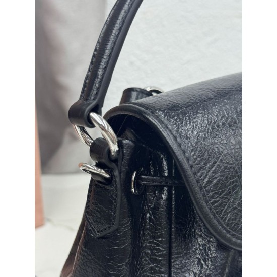 Replica di lusso Zaino Miu Miu 26s pelle cerata 5bc043 22cm nero Replica perfetta Zaino Miu Miu 26s pelle cerata 5bc043 22cm nero Imitazione Falsa