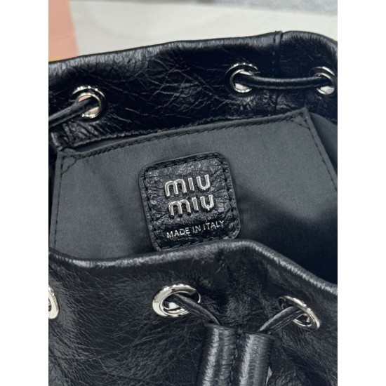 Replica di lusso Zaino Miu Miu 26s pelle cerata 5bc043 22cm nero Replica perfetta Zaino Miu Miu 26s pelle cerata 5bc043 22cm nero Imitazione Falsa