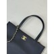 Replica di lusso Borsa shopping verticale piccola Chanel AS6452 Nero Replica perfetta Borsa shopping verticale piccola Chanel AS6452 Nero Imitazione Falsa