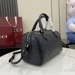 Replica di lusso Borsa Gucci Boston media con emblema GG 848886 Nero Replica perfetta Borsa Gucci Boston media con emblema GG 848886 Nero Imitazione Falsa