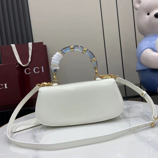 Replica di lusso Borsa Gucci Bamboo Diva 827750 Bianca Replica perfetta Borsa Gucci Bamboo Diva 827750 Bianca Imitazione Falsa