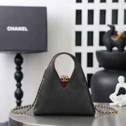 Replica perfetta Borsa triangolare trapuntata Chanel AS6392 nera Imitazione Falsa