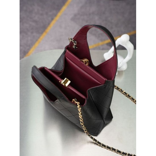 Replica perfetta Borsa triangolare trapuntata Chanel AS6392 nera Imitazione Falsa