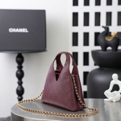 Replica di lusso Borsa Chanel AS6392 triangolare trapuntata bordeaux Replica perfetta Borsa Chanel AS6392 triangolare trapuntata bordeaux Imitazione Falsa