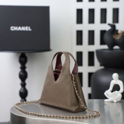 Replica perfetta Borsa triangolare trapuntata Chanel AS6392 grigio Imitazione Falsa