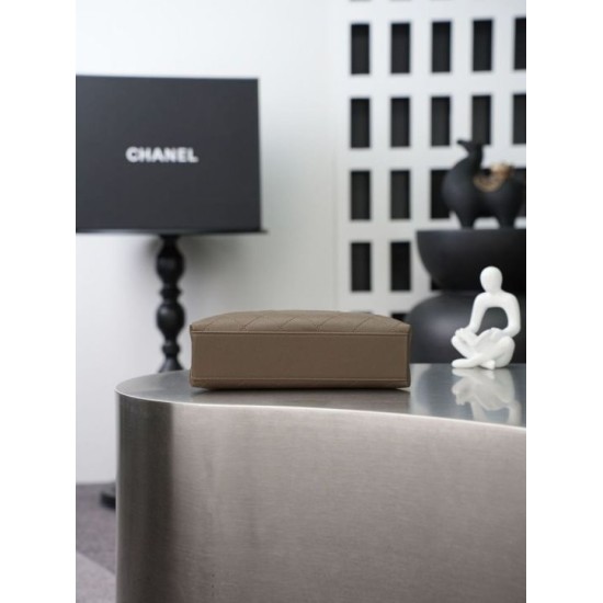 Replica di lusso Borsa triangolare trapuntata Chanel AS6392 grigio Replica perfetta Borsa triangolare trapuntata Chanel AS6392 grigio Imitazione Falsa
