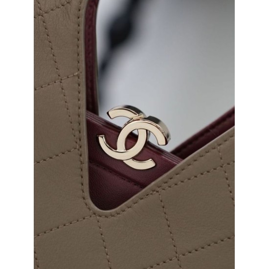 Replica di lusso Borsa triangolare trapuntata Chanel AS6392 grigio Replica perfetta Borsa triangolare trapuntata Chanel AS6392 grigio Imitazione Falsa