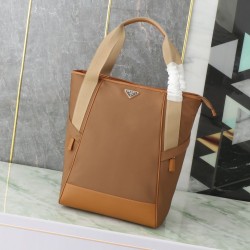 Replica Perfetta Borsa tote Prada Re-Edition 1978 Re-Nylon Saffiano marrone Imitazione Falsa