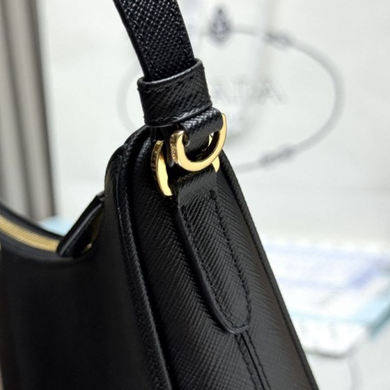 Replica Perfetta Borsa Prada Re-Edition 2005 Saffiano nera Imitazione Falsa
