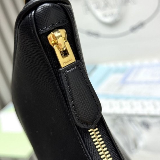 Replica Perfetta Borsa Prada Re-Edition 2005 Saffiano nera Imitazione Falsa