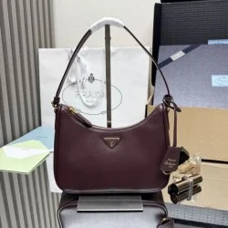 Replica Perfetta Borsa Prada Re-Edition 2005 Saffiano Borgogna Imitazione Falsa