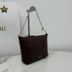 Replica Perfetta Pochette Dior Travel Nomad S2613 Borgogna Imitazione Falsa