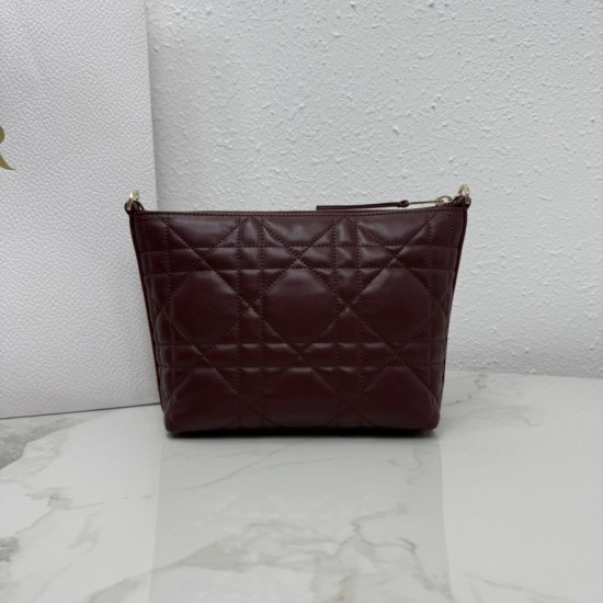 Replica AAA Pochette Dior Travel Nomad S2613 Borgogna Replica Perfetta Pochette Dior Travel Nomad S2613 Borgogna Imitazione Falsa