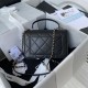 Replica Borsa piccola con patta con maniglia superiore AS2680 nera