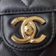 Replica Borsa piccola con patta con maniglia superiore AS2680 nera