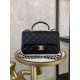 Replica Mini Borsa con Patta in Pelle di Vitello Granata con Manico Superiore AS2431 Nero Replica Mini Borsa con Patta in Pelle di Vitello Granata con Manico Superiore AS2431 Nero