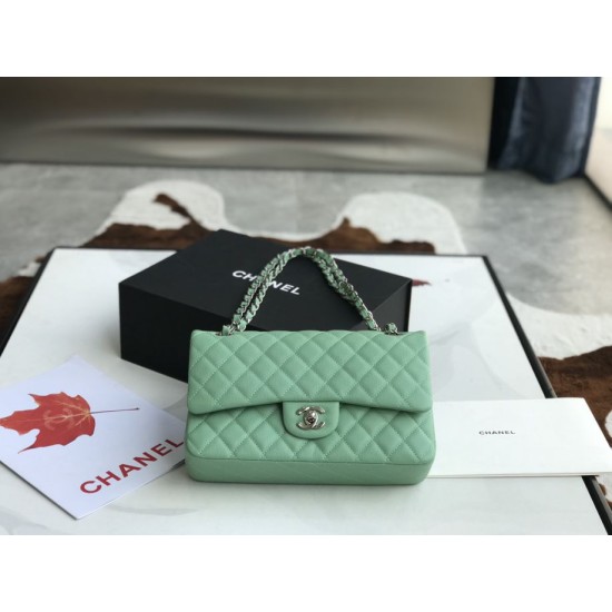Replica Borsa Classica In Pelle Di Vitello Grana A1112 Verde Chiaro